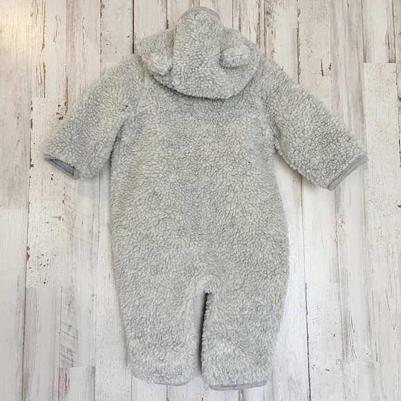 Gap | Baby Gray Sherpa Zip Front Body Suit | Size: 3-6M - Picture 6 of 7